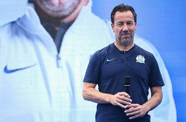 半岛体育注册网址-范加斯特赞深足阵容强：会挑最有竞争力的阵容比赛