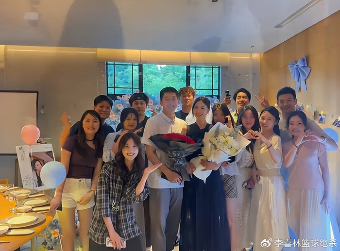 半岛体育-恭喜!30岁中国游泳奥运亚军求婚成功:女友模特身材高挑美丽很般配|闫子贝|覃海洋|蛙泳|教练|全运会_新浪体育_新浪新闻